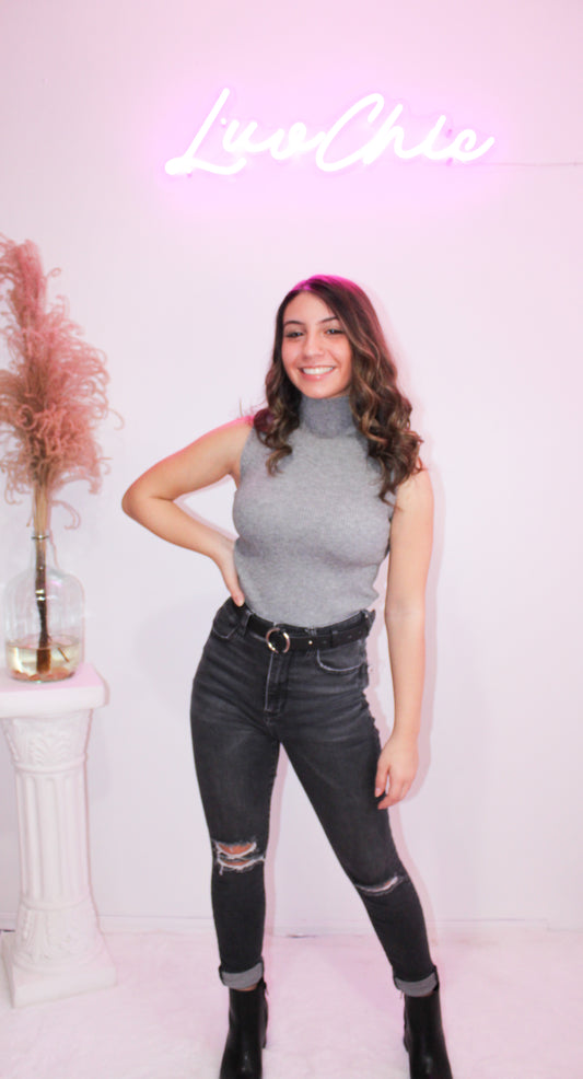 LC Sleeveless Sweater